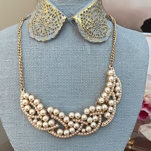 🆕 Elegant Gold and Pearl Necklace